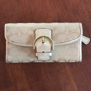 Coach Signature Soho Buckle Wallet